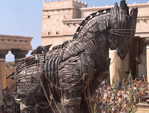 Деревянный конь, изготовленный для фильма "Троя" в исторической реконструкции. Квест "Сокровища Трои" по Государственному музею изобразительных искусств им. А.С. Пушкина (Пушкинскому музею)